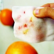 济南出现“染色橙子” 用纸巾一擦便掉色(图)