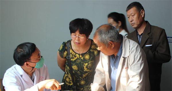 “春雨工程”省级专家在隆尧县医院开展义诊