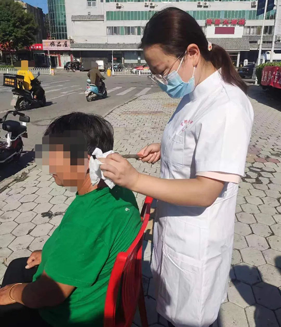 望都县中医院开展第六次残疾预防日义诊活动