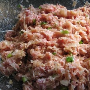 拌肉馅加点土豆 不出汤汁