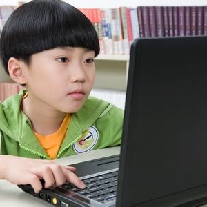 如何引导孩子正确健康上网？