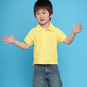 带孩子外出游玩 穿什么颜色衣服丢不了？