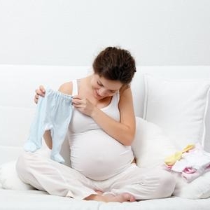 探究：宝宝在妈妈的肚子里都做些什么呢？