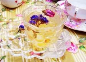 春季养生不妨从喝花草茶开始