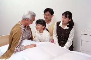 春季乍暖还寒 警惕老年肺炎