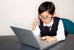 网瘾危害七成中小学生，重视网瘾危害