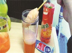 [第986期]果味饮料用纸巾搅拌褪色 说明啥？