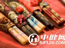 筷子插进筷桶到底是应该正插还是反插呢?