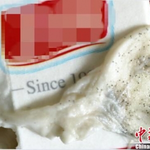 卫岗酸奶喝出白色絮状物厂家拒其他机构检测