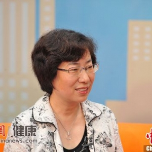 专家：夏天吃大排档小心传染病 吃多易致癌