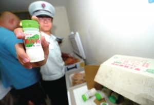 关注：嫩肉粉随便加 北京一烤串黑窝点被端