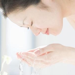 想要脸部更白皙 不妨洗脸时加点料
