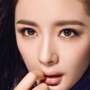 如何化妆让眼睛更加闪亮