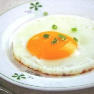 煎鸡蛋滴两滴水 鸡蛋鲜又嫩
