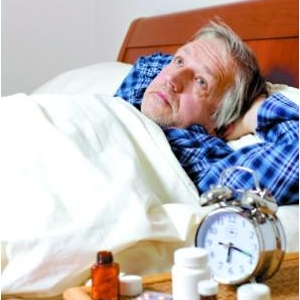 老人失眠多因褪黑素分泌不足需改善睡眠环境