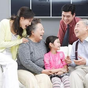 过年回家，儿女们该如何为老人选购保健品？