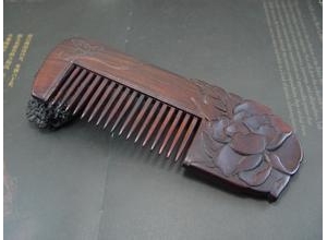 日常少使用塑料的梳子