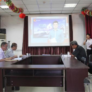爱心督察员对新肝行动肝病救助名单进行审核