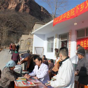 内丘县中医院、县疾控中心为山区群众义诊