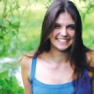 英国女大学生患怪病大笑后即瘫倒