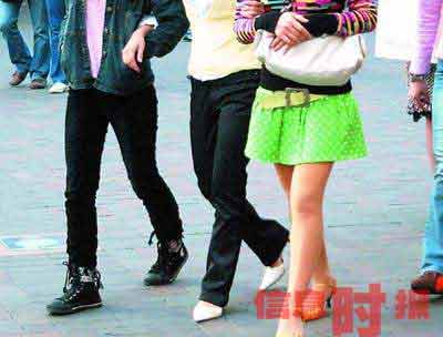 广州连续5天最高温度27度 女孩12月穿短裙