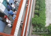 老师谈话后初二男生跳下五楼，左踝骨骨折致残