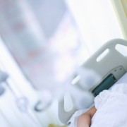 16岁患白血病 父亲下跪借钱