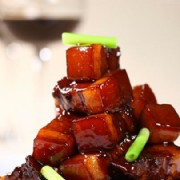 不宜和猪肉搭配的几种食物