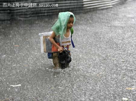 必知：暴雨天自救逃生方法