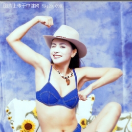 “胸部最美女艺人”田丽性感写真