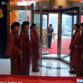藏污纳垢：某乡村娱乐城内的龌龊场面（组图）