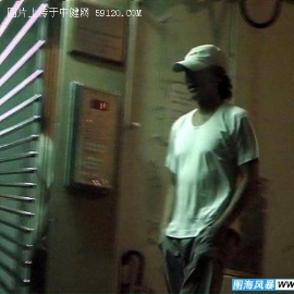 周星驰深夜寻欢遭拍 无奈放走高妹扫兴而归