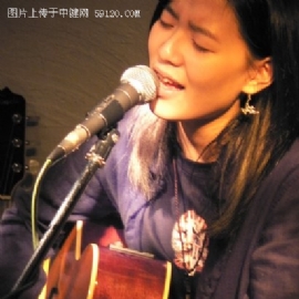 台湾网络红人张悬 才华女歌手