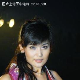 名模岳梅性感露半球大走光