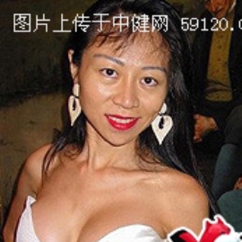 老芙蓉现身网络大秀巨乳