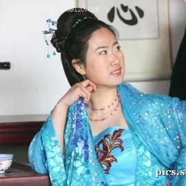 芙蓉姐姐献身《武林歪传》展风骚秀肉肩