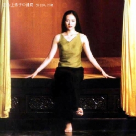 空闺寂寞女星撩人睡姿大曝光